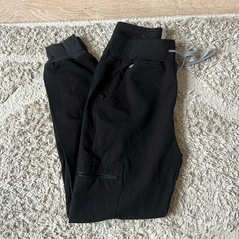 FIGS high waiter jogger scrubs